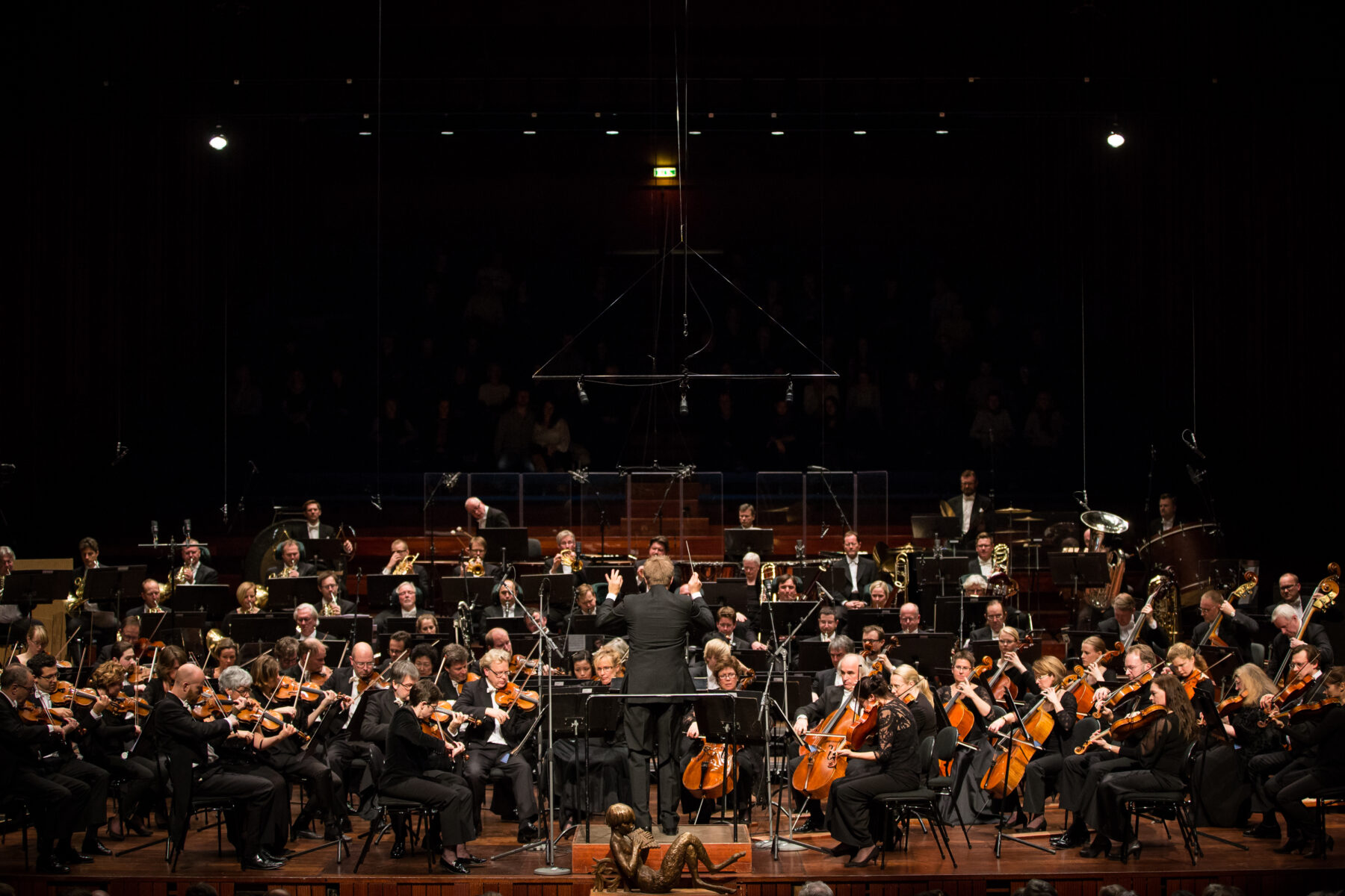 Oslo Philharmonic Orchestra with Chief Conductor Vasily Petrenko. Photo: Johannes Granseth. Top photo: Trygve Indrelid