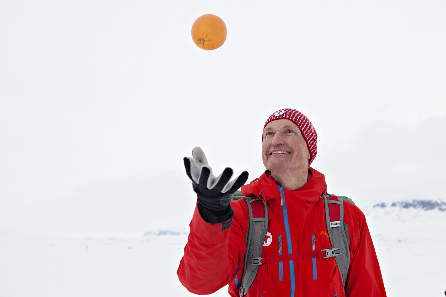 The skiing will not be the same if you forget to bring an orange. Ask any Norwegian, they’ll tell you it’s true. Photo: Elin Hansson
